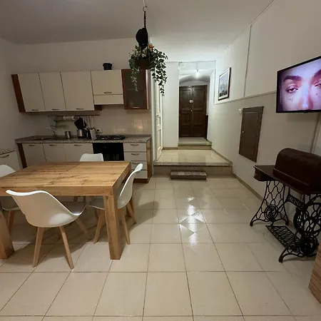 Tatil Evi Zio Peppe Senise